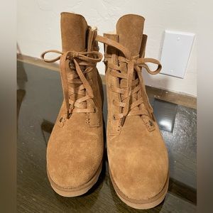 Gently worn Bearpaw Krista ankle booties! Size 7.5. Very clean inside and out!